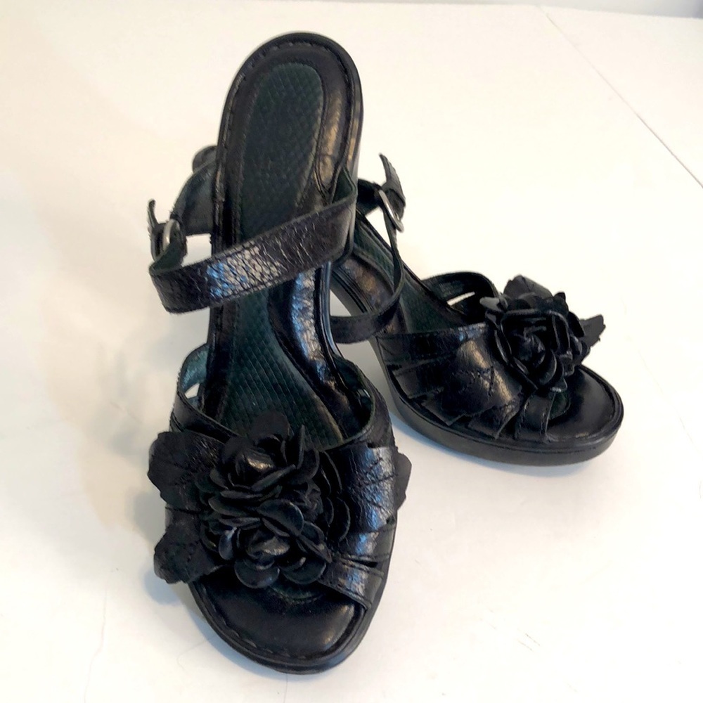 Born sandals size 8M black with floral design chunky round heel.​​
